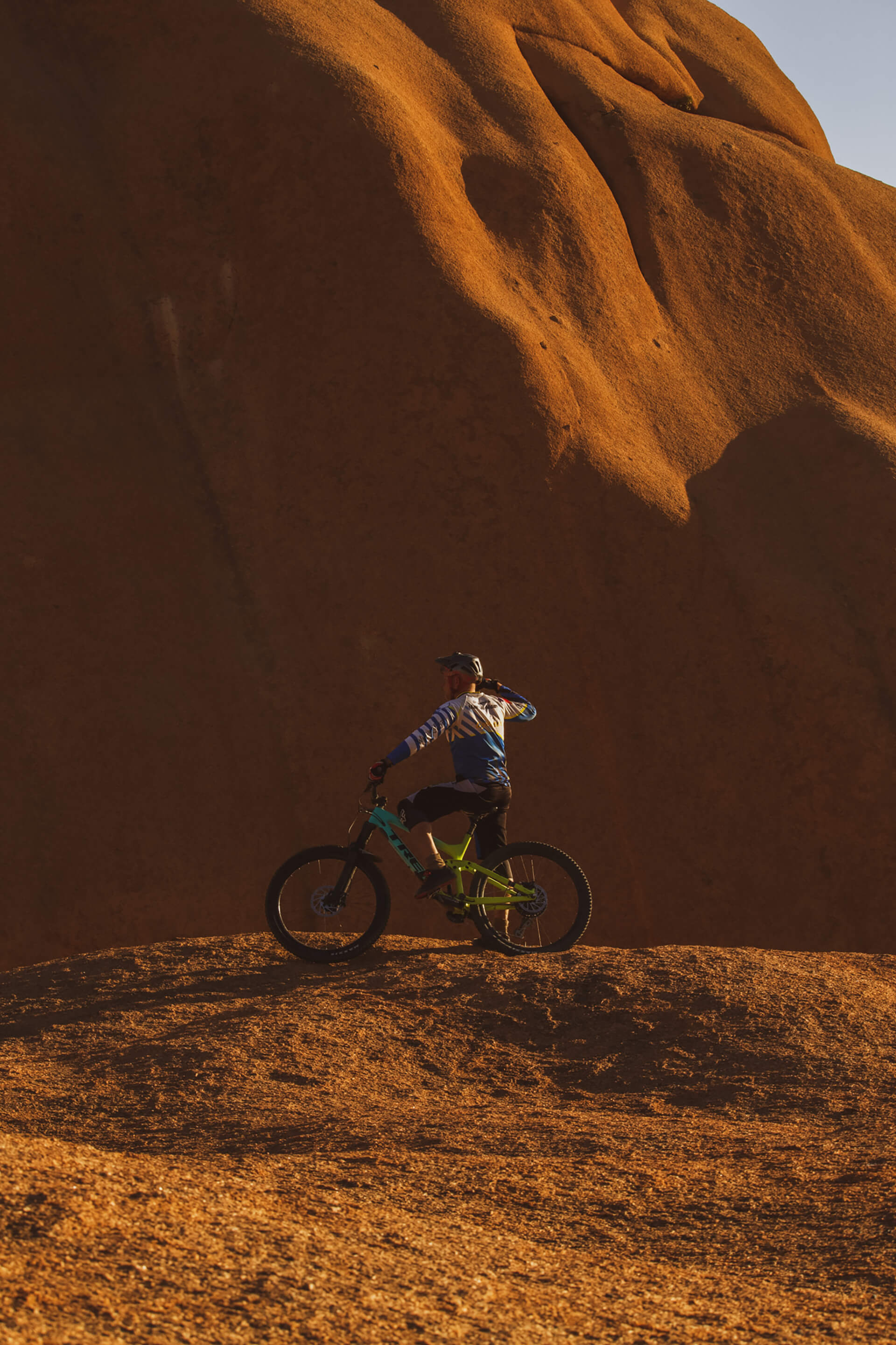 Mountainbiking at Spitzkoppe / Namibia